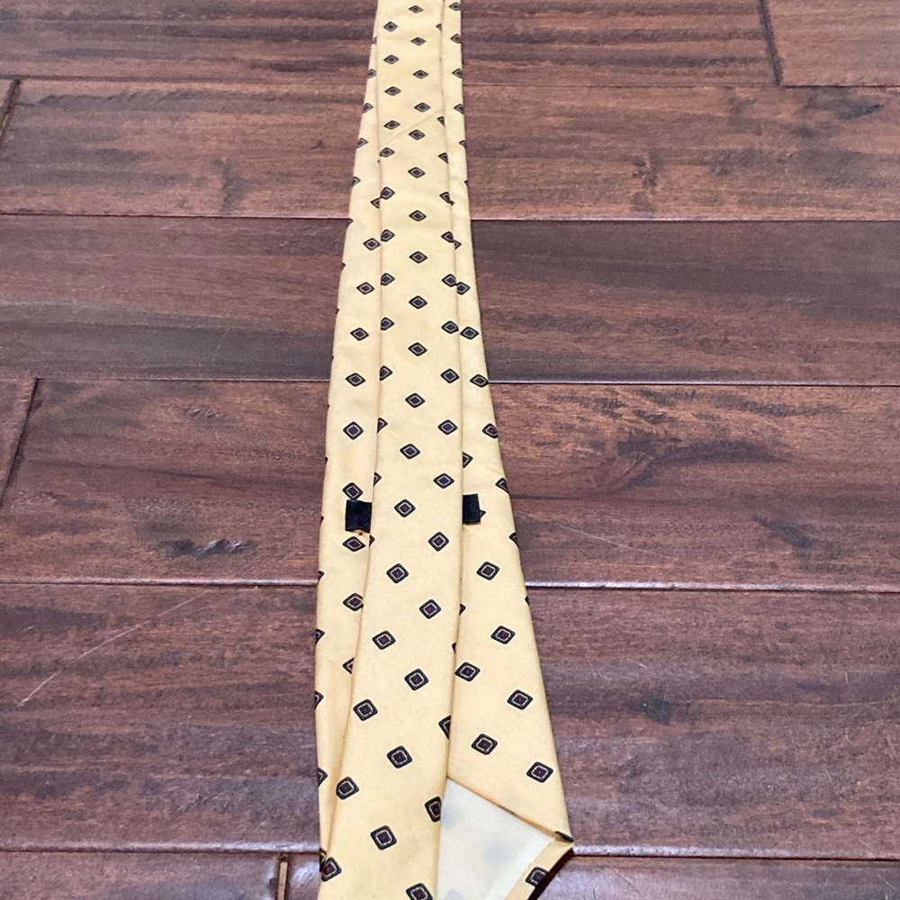 Brooks Brothers Yellow and Black Tie Sophisticated Accessory